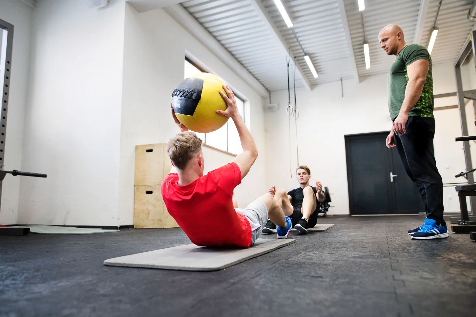 FMSS-groupe-adultes-halteres-cours-fitness-maison-sport-sante